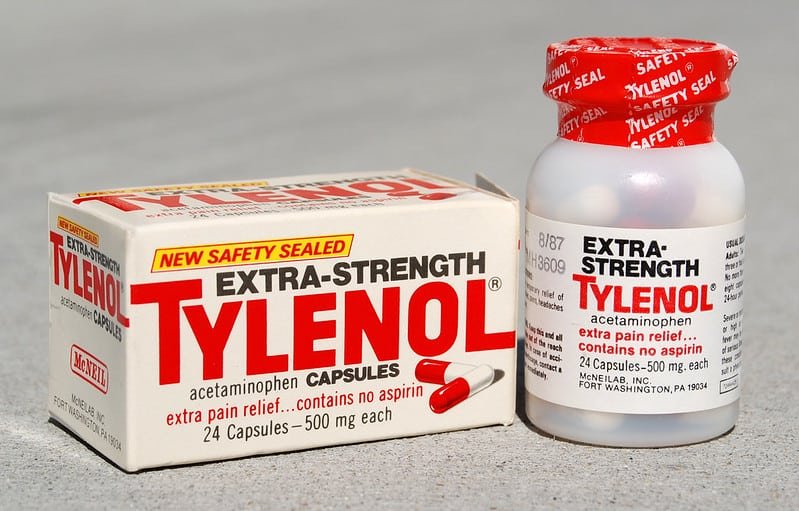 A pack and a bottle of Tylenol: Is Tylenol capsule safe for dogs to take?