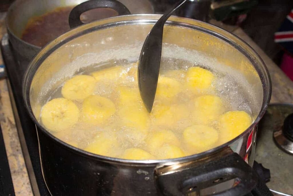 boiling plantains in a pot. Can dogs eat boiled plantains?